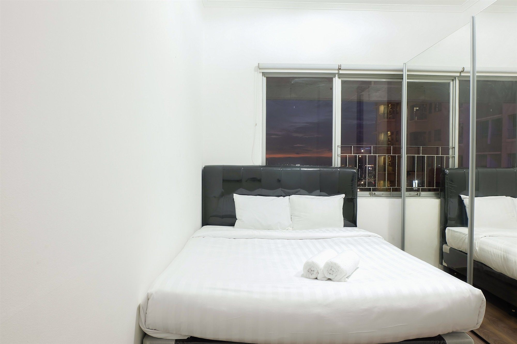 Strategic Location 2 Bedroom Sudirman Park By Travelio Appartement